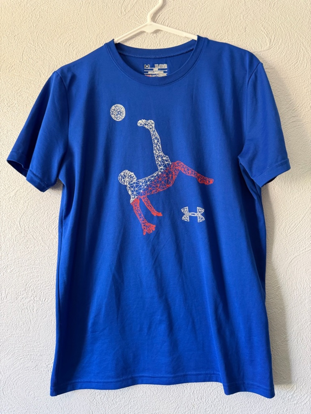 Under Armour Boys Soccer Tshirt, size YXL